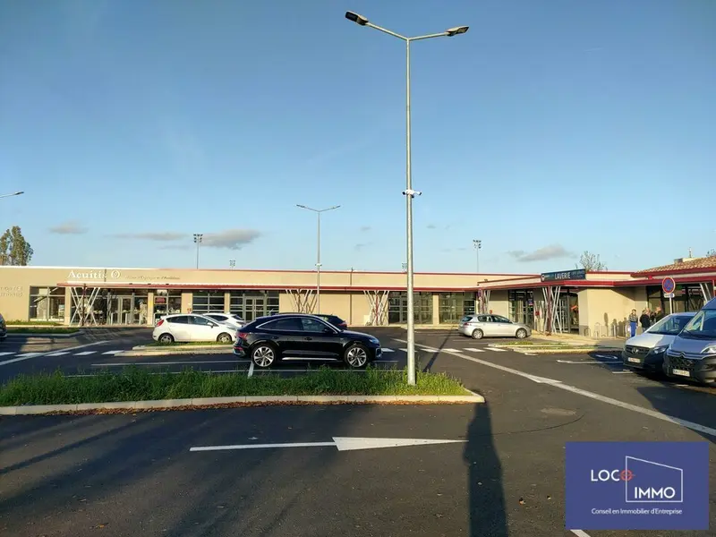 A louer Local commercial  754m² Marmande