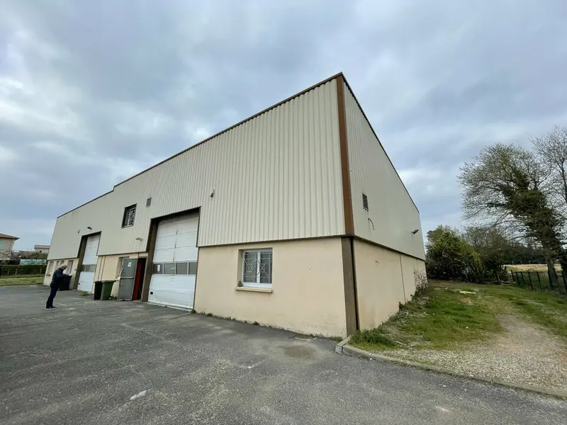 LOCAL D'ACTIVITÉ À LOUER  410 m²  ARTIGUES-PRÈS-BORDEAUX