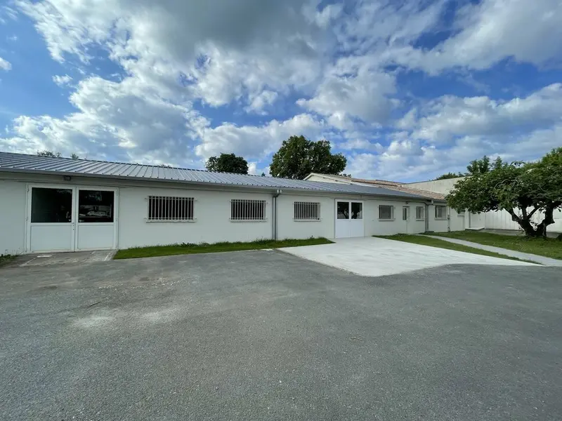 À VENDRE  DEUX CELLULES D'ACTIVITÉ À LATRESNE (33) 