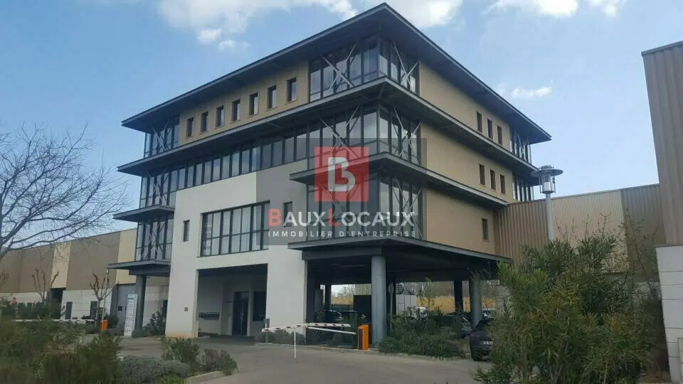 SUPERBE BUREAU D'ENVIRON 17 m²  EN ZONE AVEC PARKING