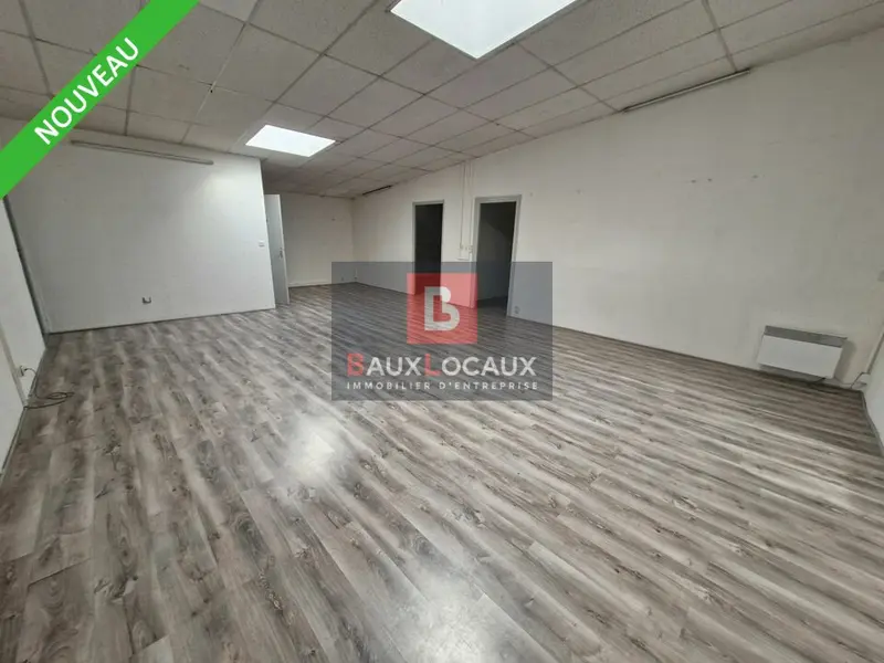 A LOUER CENTRE VILLE DE VENELLE BUREAUX DE 230M2