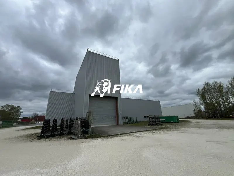 A VENDRE LOCAL D'ACTIVITE 1670 m² SAINT-ANDRE-DE-CUBZAC