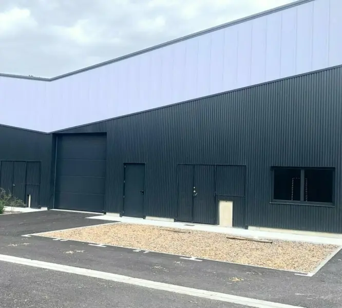 Entrepôt aménagé de 370 m² 