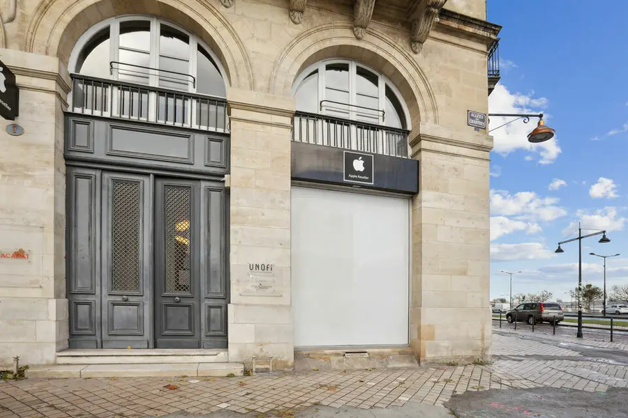 Bureaux à louer dans un immeuble en pierre, situation exceptionnelle