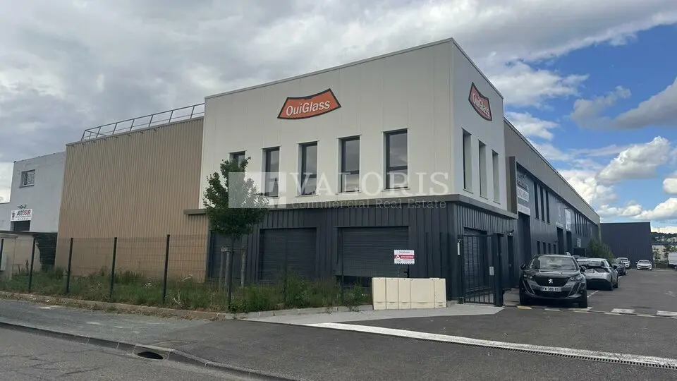 A vendre Locaux d'activité 328.51m² Genay