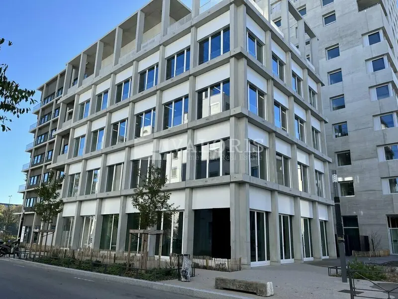 A vendre Local commercial  161.7m² Lyon 02