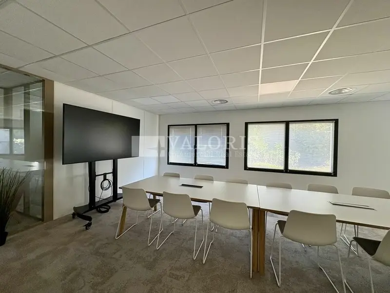 A louer Bureaux 6300m² Lyon 08