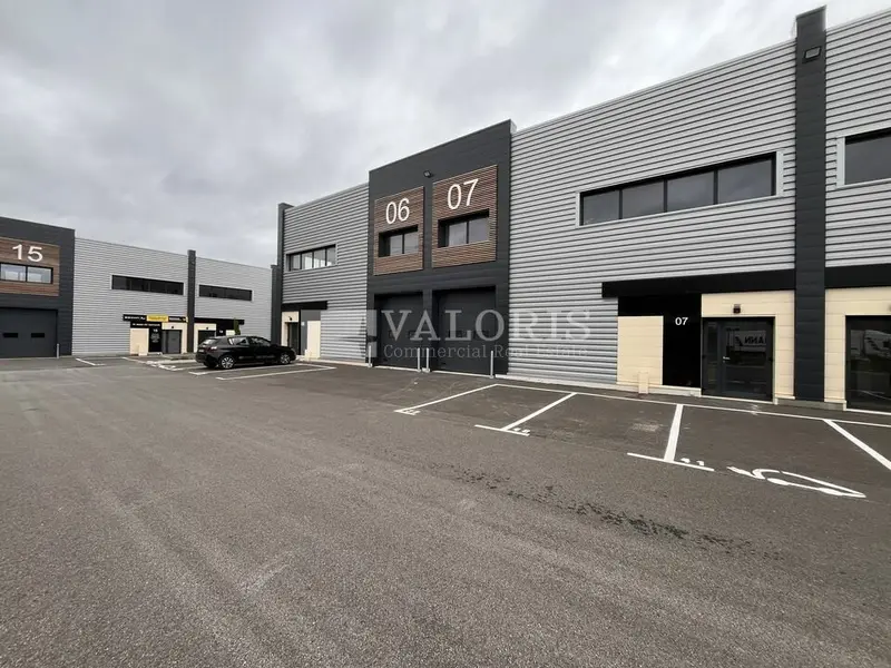 A louer Locaux d'activité 582m² 