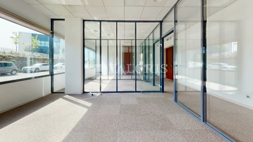 A vendre Bureaux 334.98m² Champagne-au-Mont-d'Or