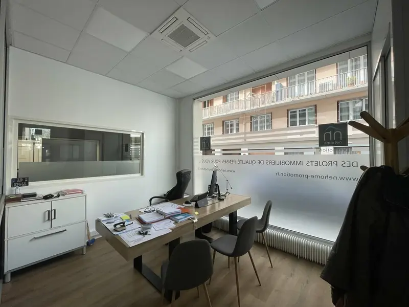 A louer Local commercial  173.06m² Lyon 06