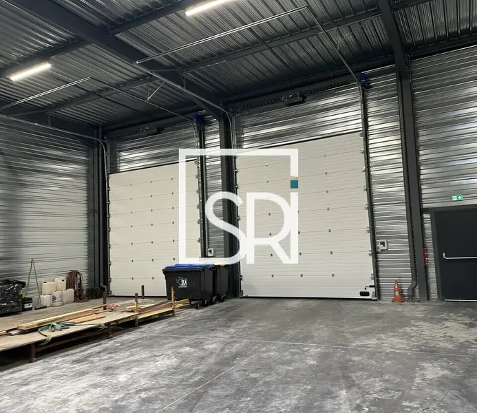 PROCHE A89 - VENTE ENTREPOT/ LOCAL D'ACTIVITE + BUREAUX - 63190 LEZOUX