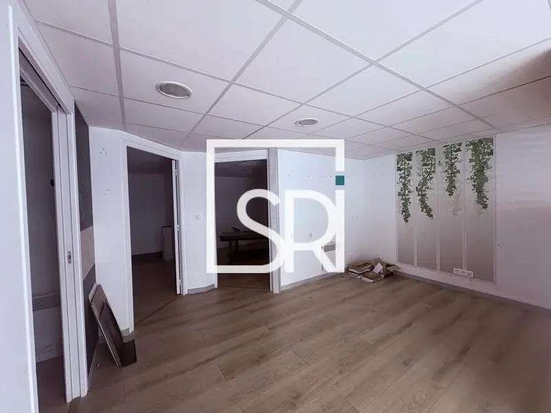 LOCATION BUREAUX AVEC VITRINE - HYPER-CENTRE - 63100 CLERMONT-FERRAND 