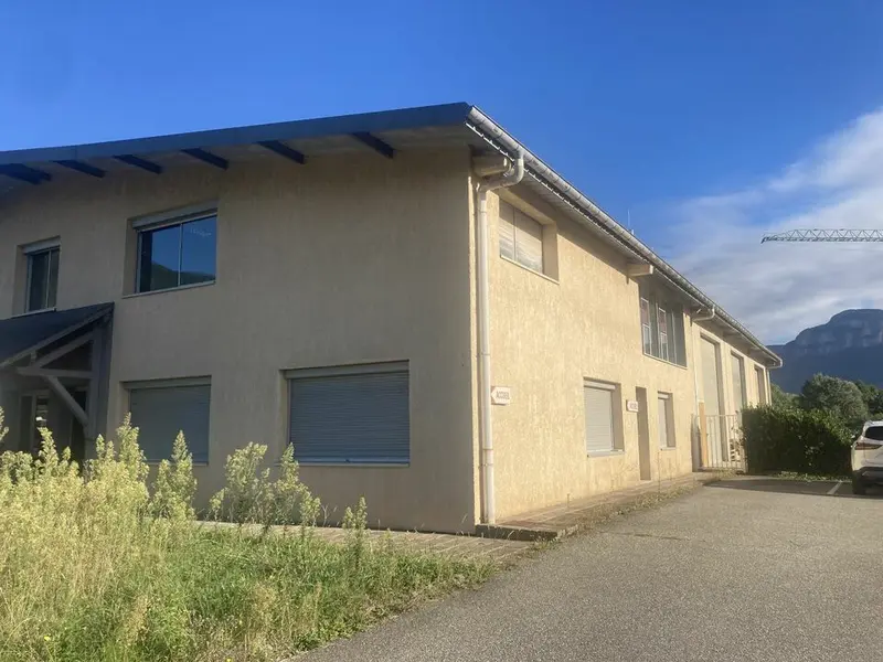 A vendre Locaux d'activité 1038m² Saint-Baldoph