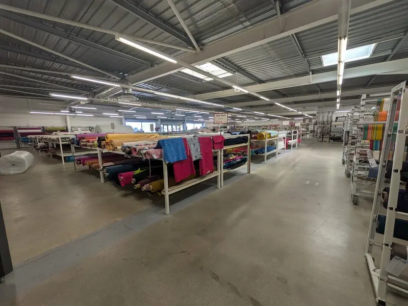 Local commercial à louer d'environ 1078m²