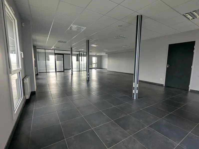 A louer bureaux de 145m² au RDC 