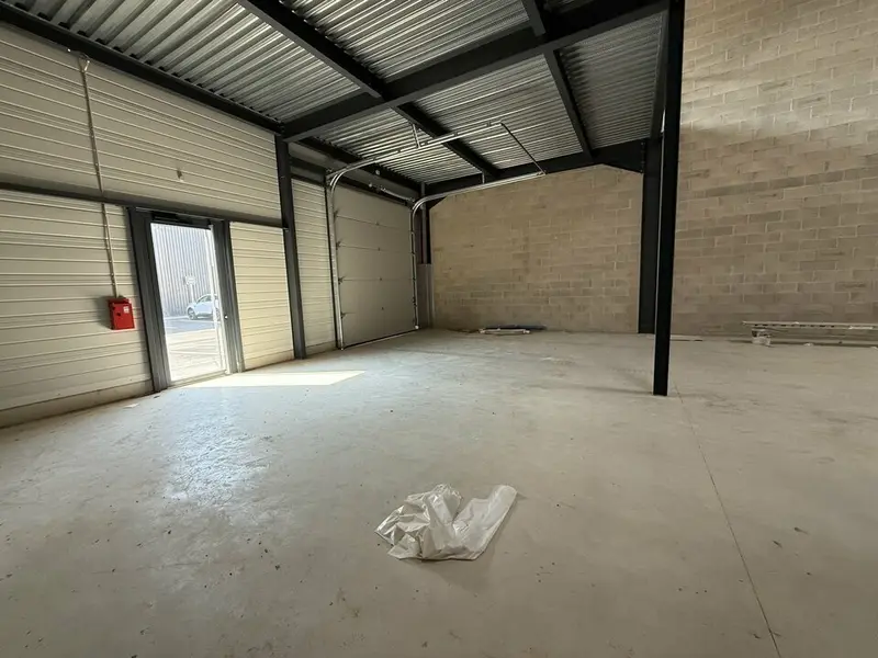 A vendre Locaux d'activité 332m² Persan