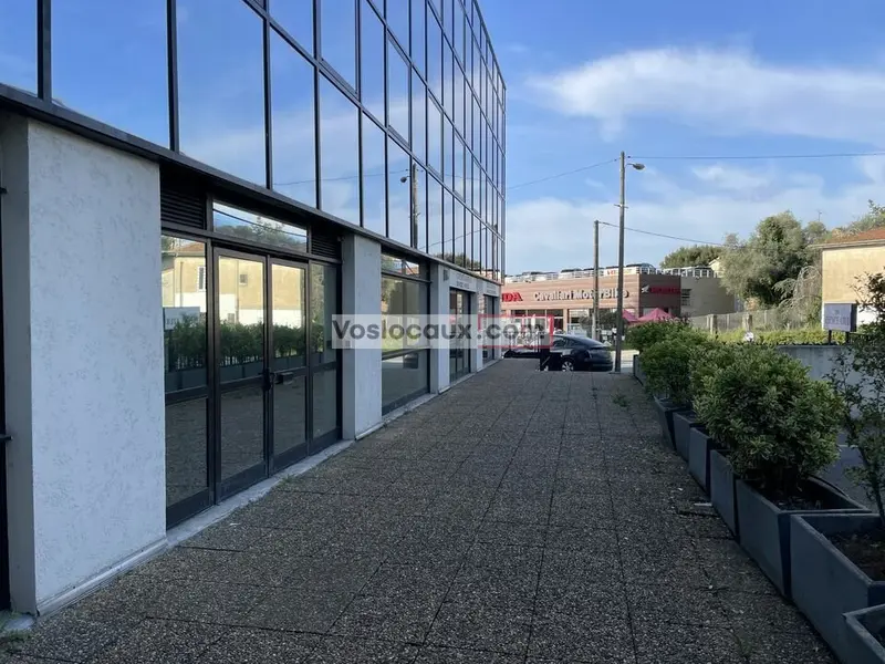 Bureaux 170 m² à louer au Cannet, proche A8 (2 min)