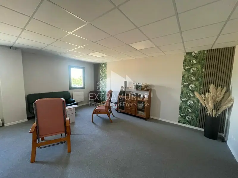 Bureaux de 150m² en excellent état à Beauvallon 