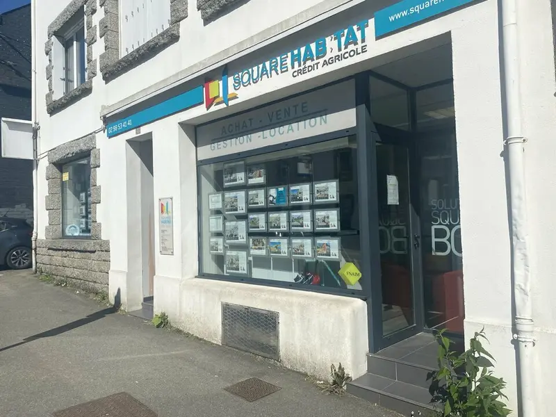 Plateau de bureaux - 6 places de stationnement