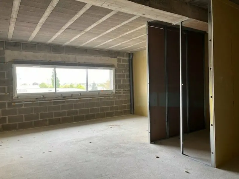 A LOUER - BUREAUX - THEIX