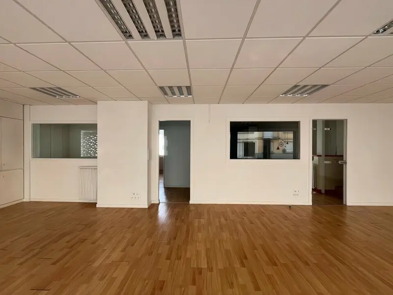 Local commercial 97 m²  VANNES centre, rue Victor Hugo