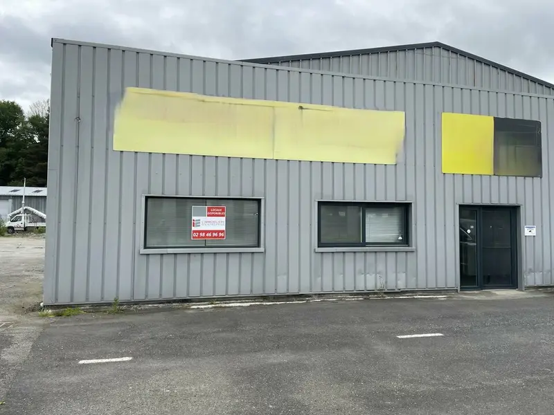 A VENDRE- LOCAL D'ACTIVITE- LANDIVISIAU
