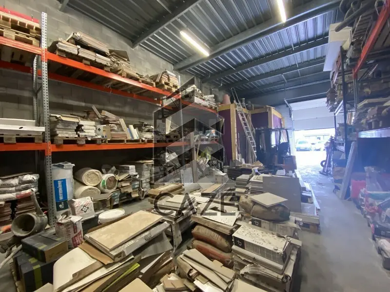 LOCAL D'ACTIVITE A VENDRE - SORTIE 24