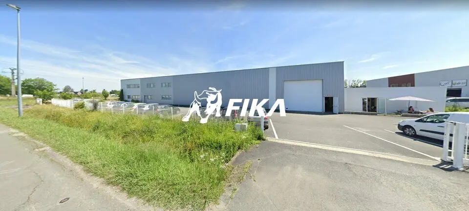 Local d'activités de 1400 m² à Beychac et Caillau 