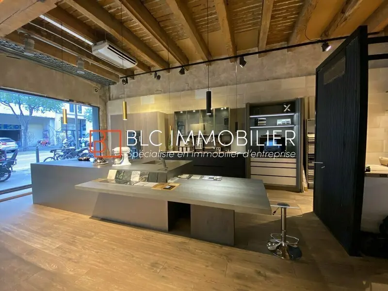 À LOUER LOCAL COMMERCIAL DE 130 M2 BD DE LA CORDERIE  MARSEILLE 7ème