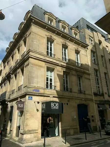 A LOUER - LOCAL COMMERCIAL TRIANGLE D'OR