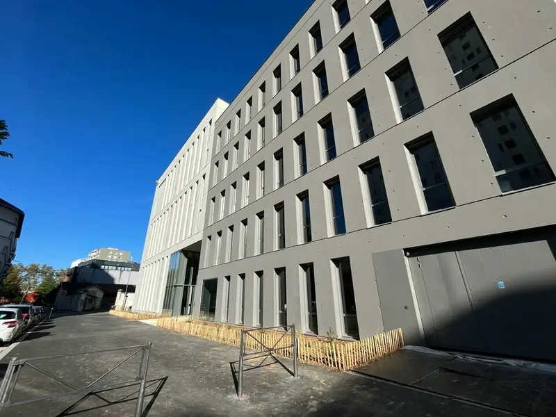Grand immeuble de bureaux à vendre à Villeurbanne