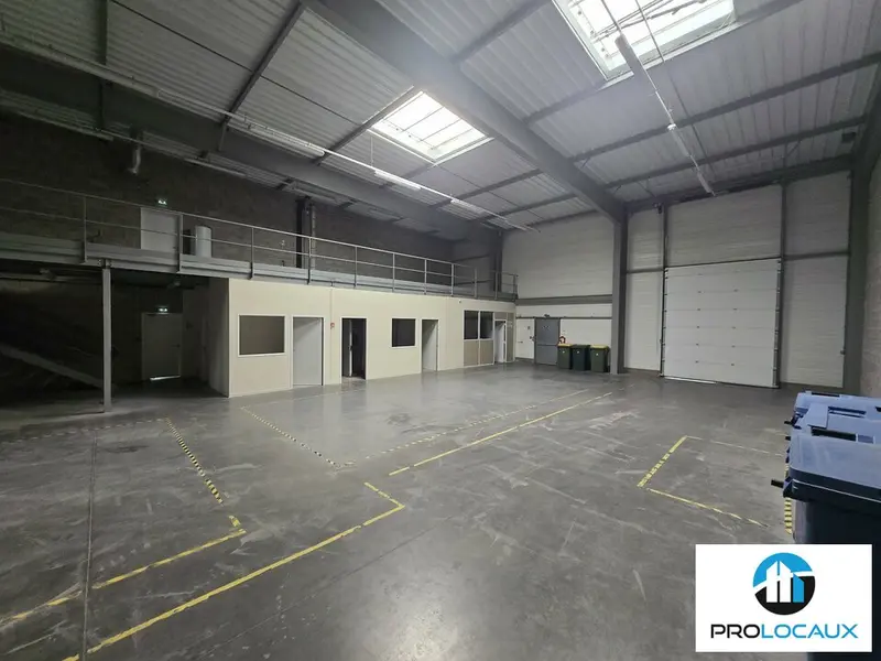 A louer Locaux d'activité 1075m² Camon