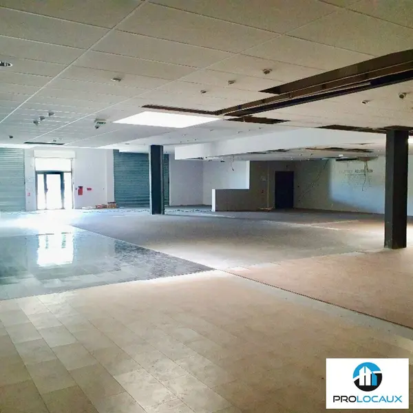 A louer Local commercial  463m² Fontanil-Cornillon