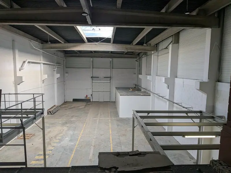 A louer local d'activité d'environ 1205m²  