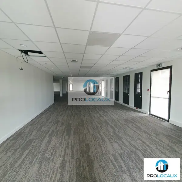 A vendre Bureaux 765m² Alixan