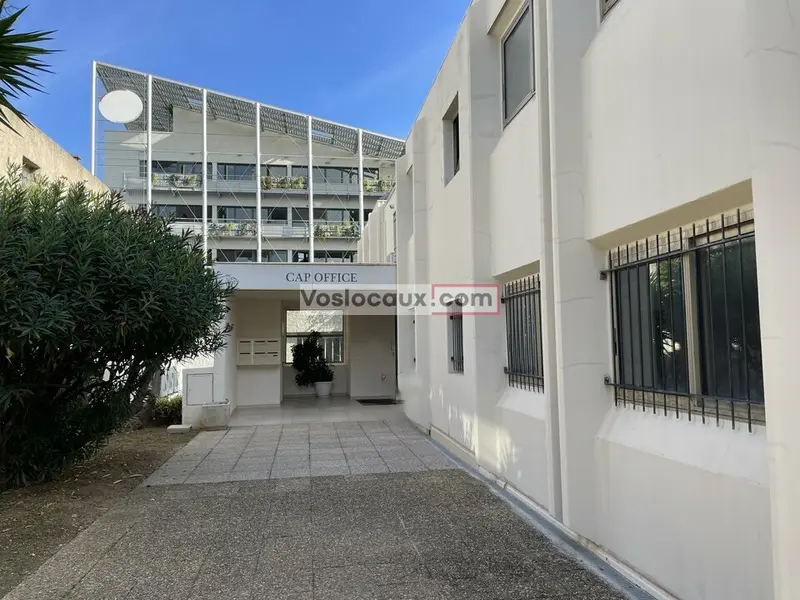 A louer Local commercial  600m² Saint-Laurent-du-Var