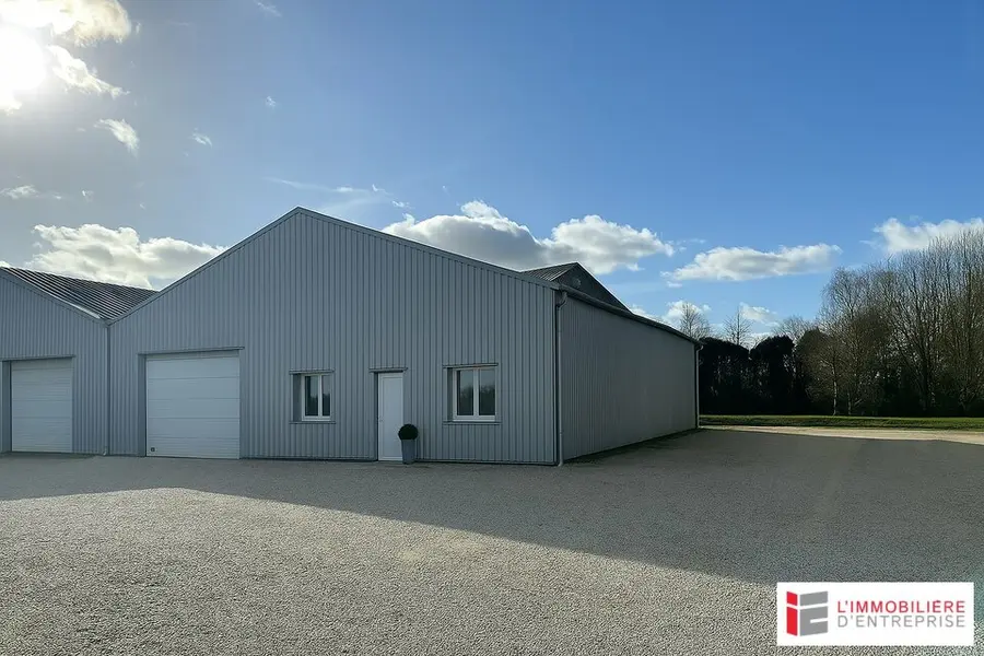 LOCATION  LOCAL D'ACTIVITÉ  200 M²  LAILLÉ