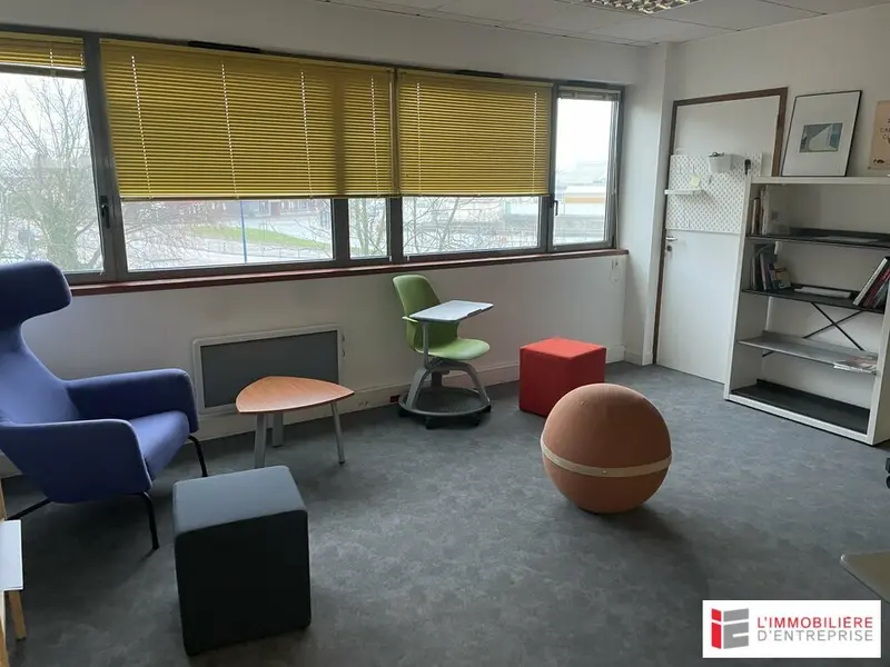 A  VENDRE - BUREAUX 220m2 - BREST PORT DE COMMERCE 