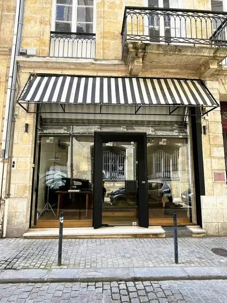 À LOUER  Local commercial 120 m²  Centre historique de Bordeaux