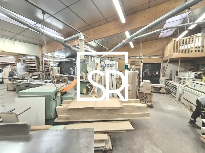 A vendre Entrepôt 576m² Châteaugay