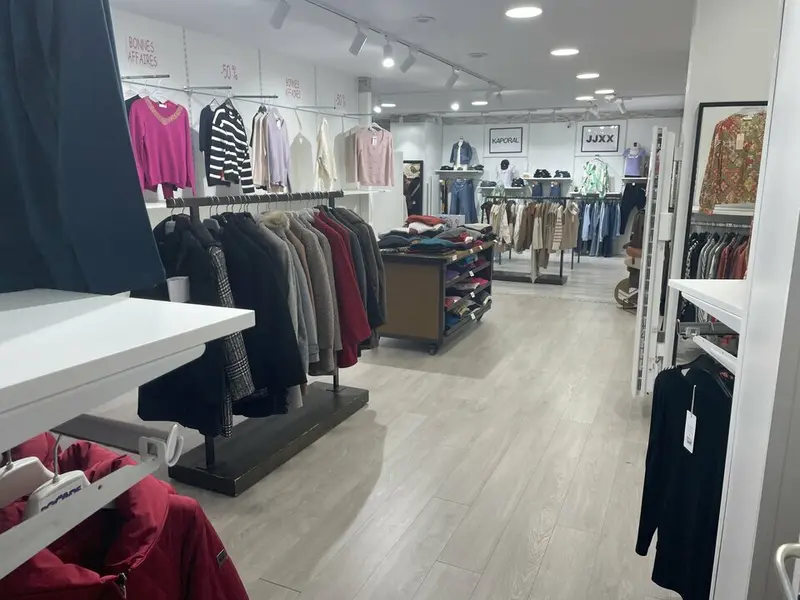  A LOUER- CENTRE VILLE - LOCAL COMMERCIAL 