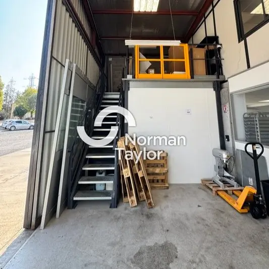 A louer Locaux d'activité 324m² Saint-Jean-de-Védas