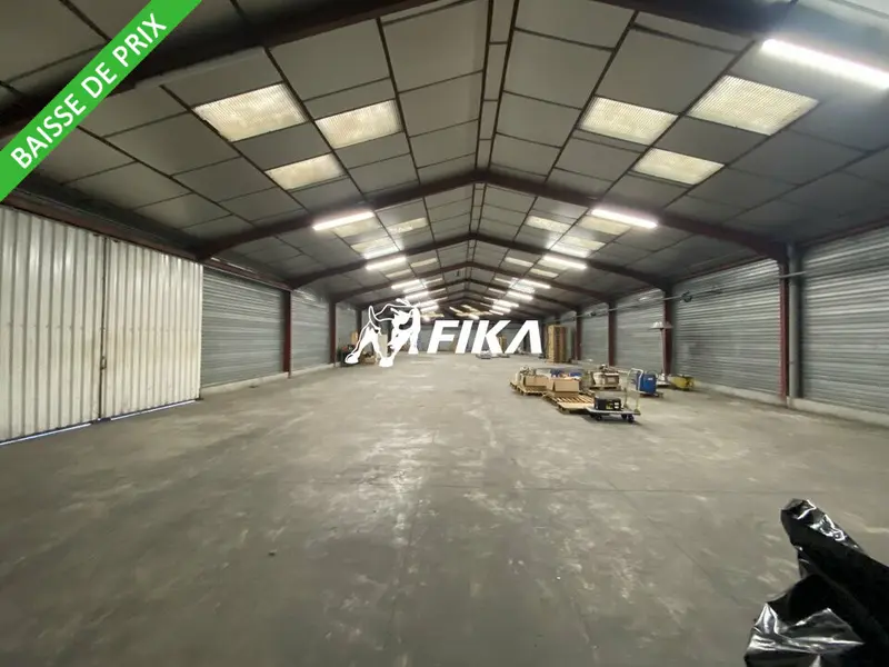 VEND LOCAL D'ACTIVITÉ 1750 m² - PINS-JUSTARET