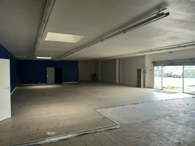 A louer Local commercial  800m² Yainville