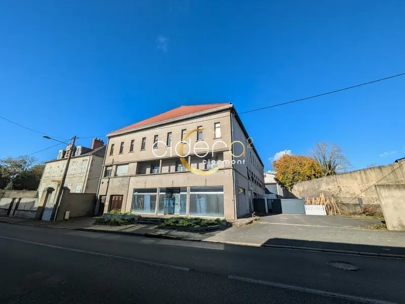A vendre Locaux d'activité 3500m² Saint-Gérand-le-Puy