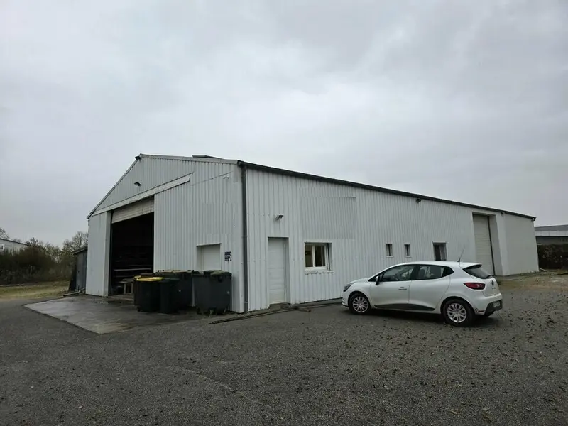 SUR GRAND TERRAIN PROCHE A13 et A28.