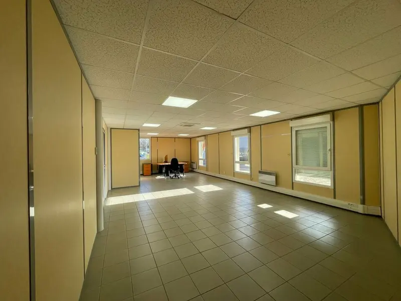 A louer Bureaux 100m² Bourgoin-Jallieu