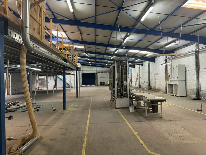 Artigues-près-Bordeaux - Entrepôt - 1700m2 - Location pure 