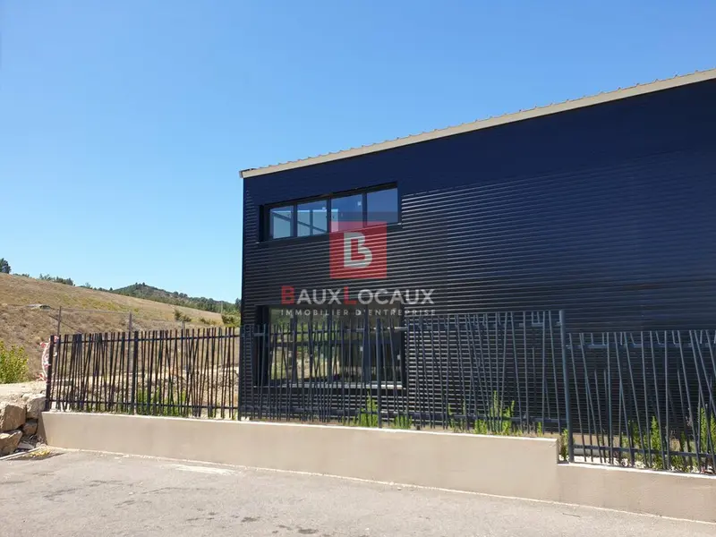 Location Local d'Activites 300 m² Charleval