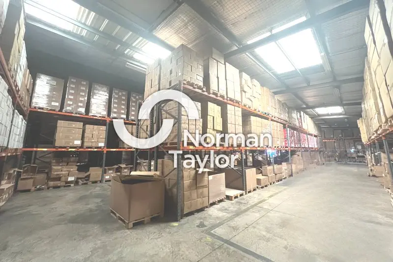 Entrepôt / Activité à louer - Villeneuve-Lès-Maguelone (34750) - 2250 m² - 10...